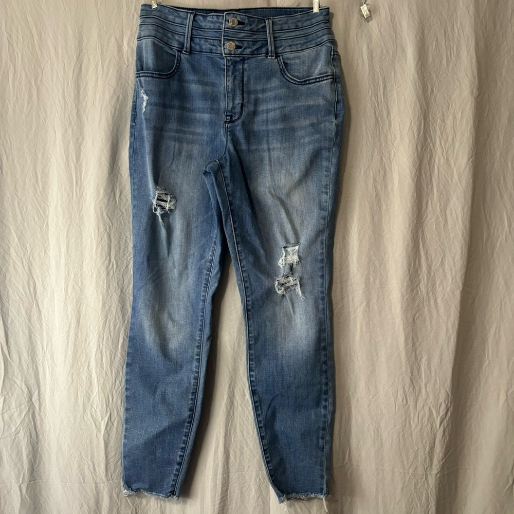 Maurices super high rise distressed skinny jean size Medium regular